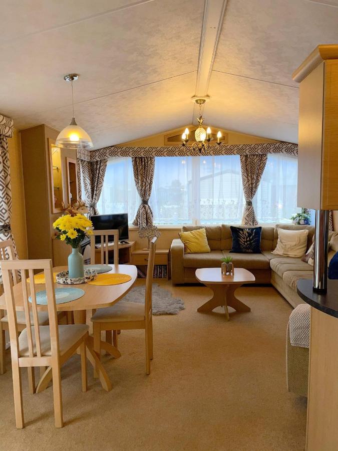 Caravan For Rent At Tattershall Holiday Park Exterior foto